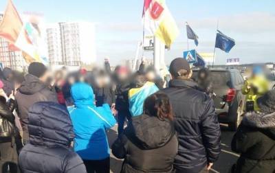 В Одессе протестующие против карантина выходного дня перекрыли дорогу - korrespondent.net - Одесса - Одесская обл.