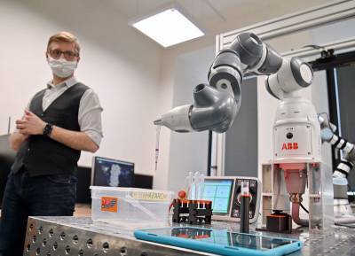 ЕС закупил сотни роботов для борьбы с коронавирусом - tvc.ru - Евросоюз - деревня Ляйен