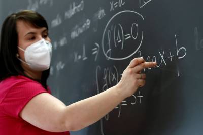 Сколько учителей в Украине болеют коронавирусом и почему тестирование в школах – проблема - 24tv.ua - Украина - Киев