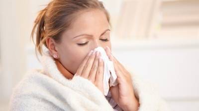 Врач: вот как отличить грипп и простуду от коронавируса в домашних условиях - vesty.co.il