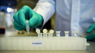 Георгий Игнатьев - Эксперт заявил, что чипировать людей через вакцину от коронавируса невозможно - gazeta.ru - Россия
