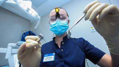 Уильям Ли - Специалисты рассказали о случаях выпадения зубов из-за COVID-19 - iz.ru - New York - Израиль