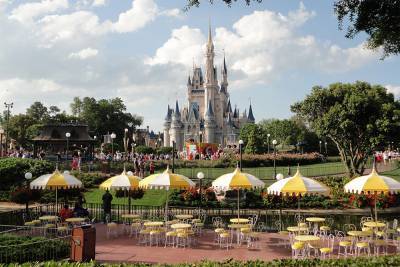 Disney уволит 32 тысячи сотрудников парков развлечений из-за коронавируса - rtvi.com - Сша