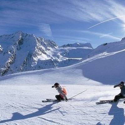 Ангела Меркель - Ален Берсе - Швейцария не будет закрывать горнолыжные курорты из-за COVID-19 - radiomayak.ru - Германия - Швейцария