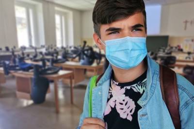 Введенные в школах из-за коронавируса ограничения хотят продлить до 2022 г. - aif.ru - Россия