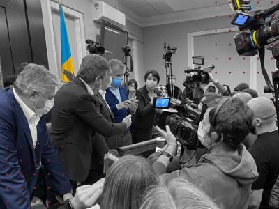 На заседание Киевского облсовета пришел нардеп с COVID-19: начались столкновения - bykvu.com - Украина - Киев