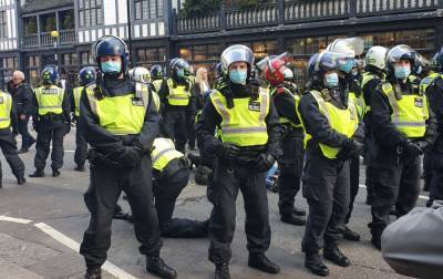 В Лондоне прошли протесты против карантина, есть задержанные - rbc.ua - Лондон