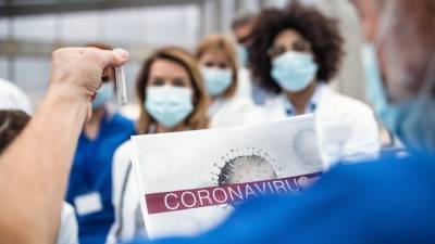 Ринат Максютов - Глава центра «Вектор» назвал сроки окончания пандемии коронавируса - 5-tv.ru