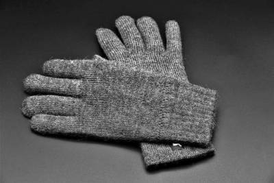 Александр Лукашев - Специалист оценил пользу зимних перчаток в профилактике заражения коронавирусом - versia.ru - Россия