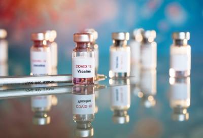 Десять сотрудников Гатчинской больницы сделали прививки от коронавируса - online47.ru