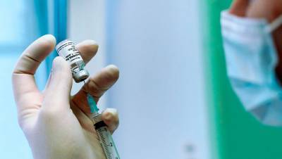 Еврокомиссия ограничила применение российской вакцины от коронавируса в Европе - gazeta.ru - Евросоюз - Венгрия