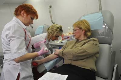 На фоне пандемии коронавируса в некоторых регионах России не хватает донорской крови - znak.com - Россия