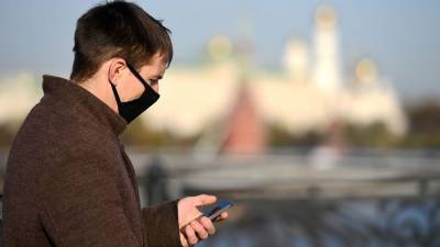 Александр Горелов - В Роспотребнадзоре не видят необходимости ужесточать в РФ ограничения из-за COVID-19 - gazeta.ru - Россия