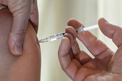 Инфекционист оценил западную вакцину от коронавируса - lenta.ru - Франция - Сша