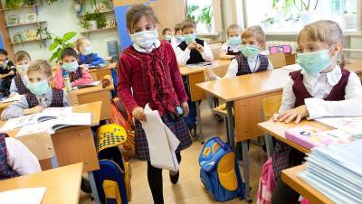 Минпросвещения раскрыло, сколько школ закрыто на карантин из-за коронавируса - gazeta.ru - Россия
