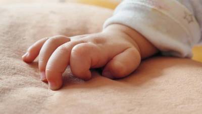 Биологический отец может забрать младенца, все родные которого умерли от коронавируса - piter.tv - Санкт-Петербург