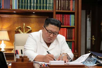 Ким Ченын - Ким Чен Ын привился экспериментальной вакциной от коронавируса - lenta.ru - Китай - Кндр