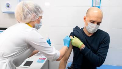 Евгений Тимаков - Врач рассказал, кто должен первым вакцинироваться от коронавируса - gazeta.ru - Россия