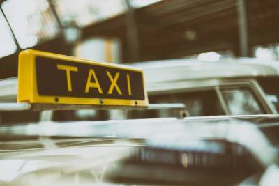 В Петербурге заработало бесплатное такси для перевозки пациентов с COVID-19 на КТ - abnews.ru - Санкт-Петербург