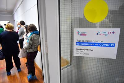 Россияне оценили идею обязательной прививки от коронавируса ради отпуска - lenta.ru