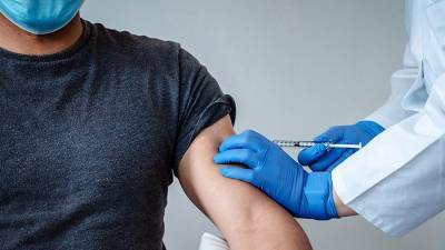 Регулятор США одобрил для применения вакцину от COVID-19 производства Pfizer - iz.ru - Сша - New York - Израиль