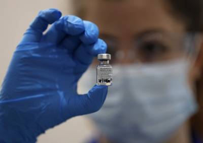 Дональд Трамп - В США одобрили вакцины BioNTech и Pfizer от коронавируса - m24.ru - Сша