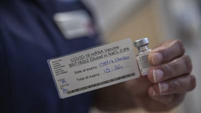 Дональд Трамп - США одобрили для использования первую вакцину от коронавирусной инфекции COVID-19 - svoboda.org - Сша