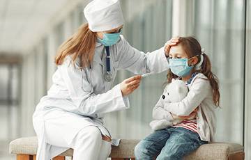 Медики нашли новые симптомы коронавируса у детей - charter97.org - Нью-Йорк