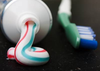 Зубная паста может нейтрализовать коронавирус на две минуты - m24.ru - Англия