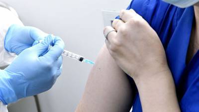 Роберт Редфилд - CDC США одобрили вакцинацию от коронавируса - gazeta.ru - Сша
