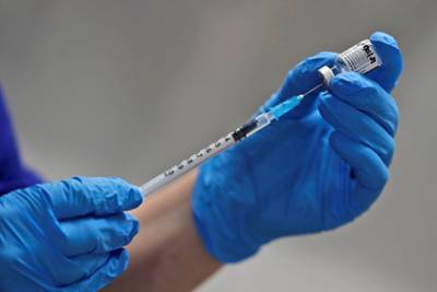 Роберт Редфилд - В США дали «зеленый свет» вакцинации от коронавируса - lenta.ru - Сша