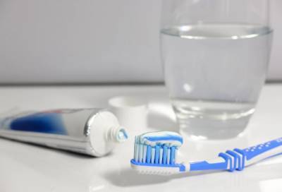 Виктор Зуев - Вирусолог оценил эффективность "особых" зубных паст в борьбе с коронавирусом - online47.ru