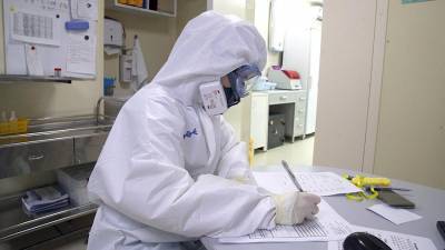 Владимир Болибок - Иммунолог назвал основной симптом коронавируса и срок его появления - iz.ru - Израиль