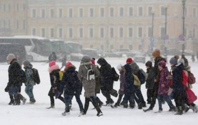 Школьные зимние каникулы продлят из-за коронавируса: до какого числа будут дети отдыхать в этом случае - yur-gazeta.ru - Россия