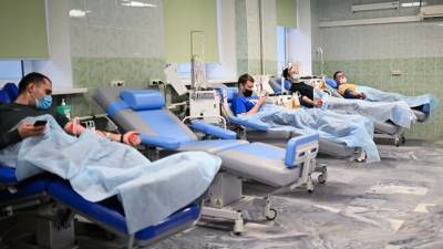 Более 5 тысяч пациентов в Москве получили плазму с антителами к COVID-19 - russian.rt.com - Москва