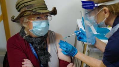 Борис Джонсон - Более 130 тысяч человек привили от коронавируса за неделю вакцинации - rbnews.uk - Англия
