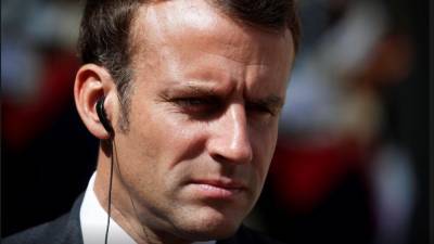 Эммануэль Макрон - Президент Франции перешел на дистант из-за заражения коронавирусом - newdaynews.ru - Франция