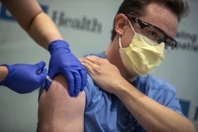 У медработников в США выявили аллергию на прививку от коронавируса - news.bigmir.net - Сша - штат Аляска