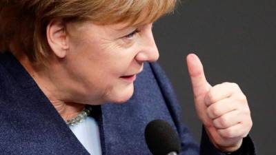 Эммануэль Макрон - Ангела Меркель - Меркель сдала отрицательный тест на COVID-19 после контакта с Макроном - iz.ru - Франция - Германия