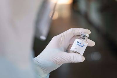 Не 8, а 2 миллиона вакцин против COVID-19 получит Украина, – Bloomberg - 24tv.ua - Украина