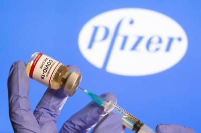 Вакцина от коронавируса вызвала сильную аллергию у двоих медиков в США - newsone.ua - Украина - Сша