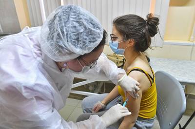 Владимир Путин - Александр Гинцбург - Гинцбург назвал срок выработки иммунитета к COVID-19 после «лайт-вакцины» - pnp.ru - Россия