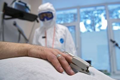 В России за сутки умерли 611 пациентов с коронавирусом - lenta.ru - Россия