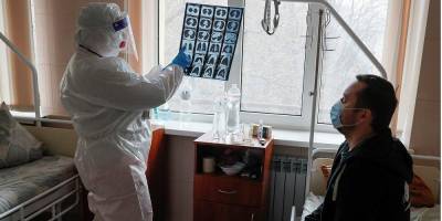Денис Шмыгаль - Шмыгаль назвал сроки вакцинации врачей, которые лечат пациентов с COVID-19 - nv.ua - Украина