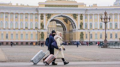 Минус 300 млрд рублей: сколько потерял Петербург без туристов - dp.ru - Санкт-Петербург