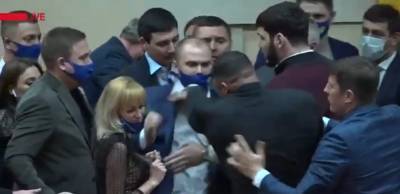 В Одесском облсовете депутаты подрались из-за попыток блокирования трибуны (видео) - sharij.net - Одесса