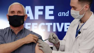 Майк Пенс - Карен Пенс - Майк Пенс вакцинировался от коронавируса в прямом эфире (ВИДЕО) - ru.espreso.tv - Сша
