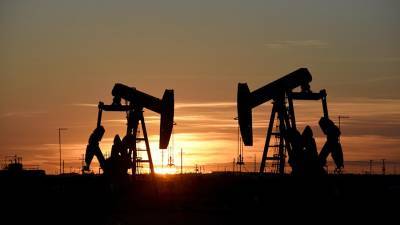 Цена нефти Brent превысила $52 впервые с марта - iz.ru - Лондон - Израиль