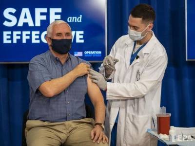 Майк Пенс - Карен Пенс - Джером Адамс - Пенс публично вакцинировался от коронавируса - gordonua.com - Сша