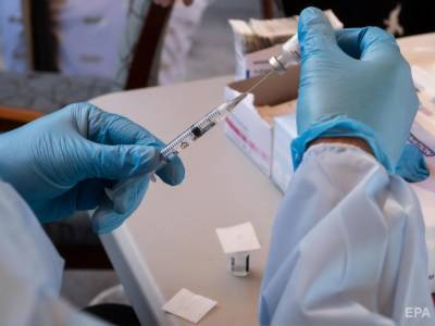 Украина зарезервировала вакцину против коронавируса для 2,1 млн населения – данные Bloomberg - gordonua.com - Украина